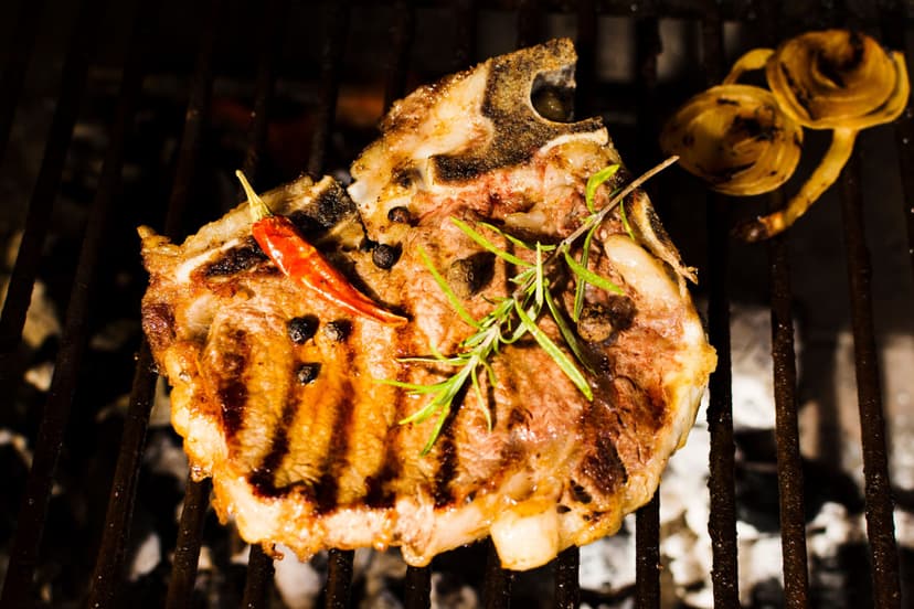 beefsteak-grilling-with-spices.jpg